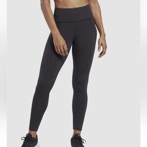 Reebok Black Ribbed Leggings size M with Lace and 4- ways sterch